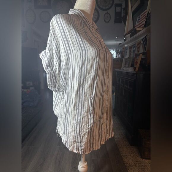 Time & Tru Gray Pinstripes Button Down Vneck Shirt Size Large - Picture 5 of 7